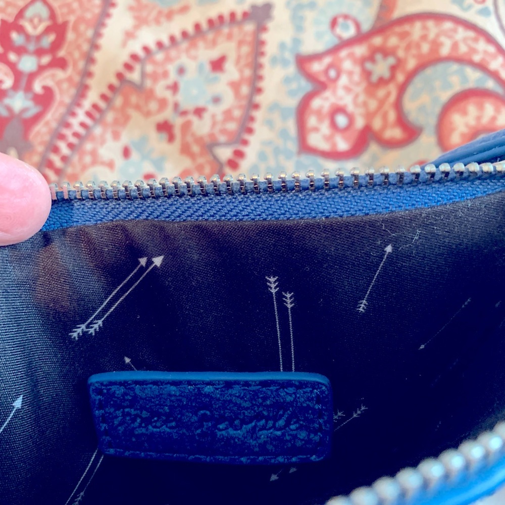Cute blue suede crossover purse with fringe.